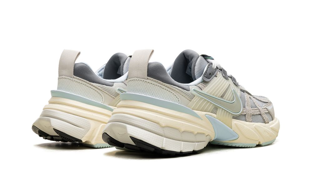 Nike V2K Run WMNS "METALLIC PLATINUM" - ClaoukyShoes