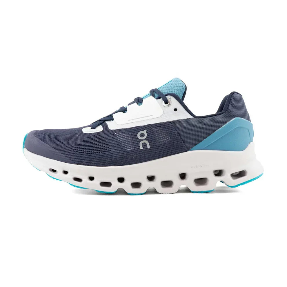 On running Cloudstratus 2"Navy blue"