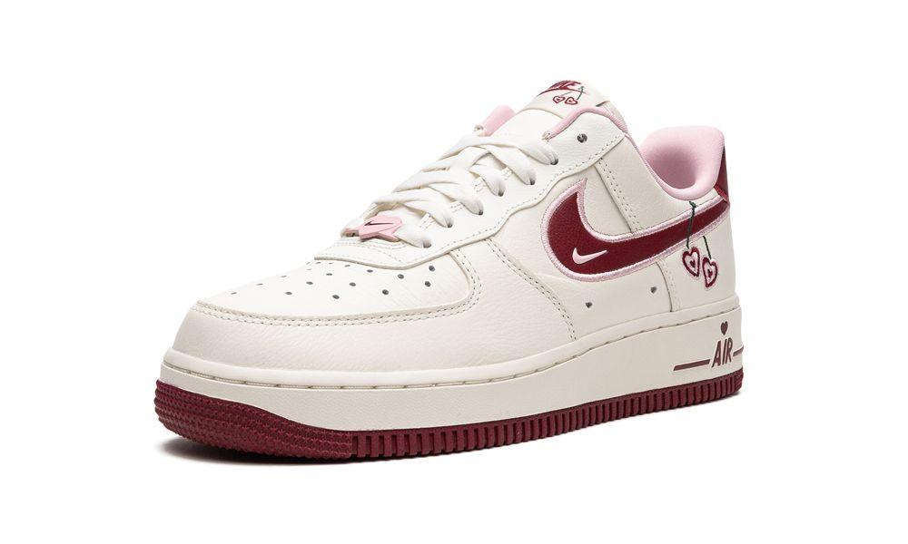 Nike
AIR FORCE 1  WMNS "Valentine's Day"