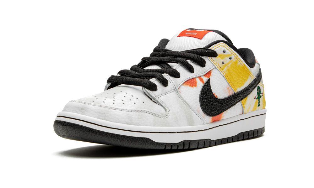 SB Dunk Low
"Tie-Dye Rayguns 2019 - White" - ClaoukyShoes