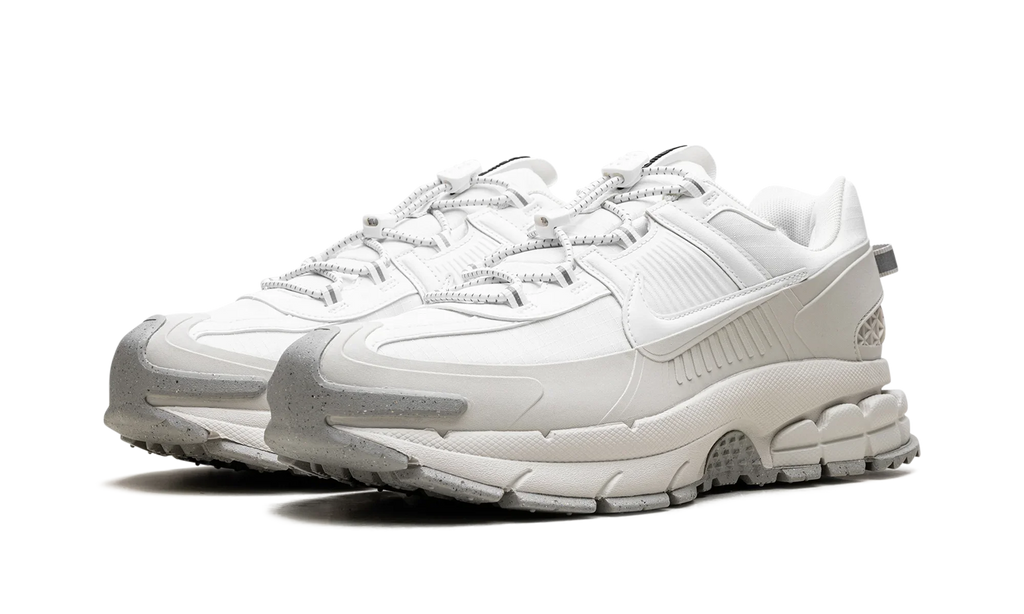 Zoom Vomero Roam "Summit White Light Bone Light Iron Ore"