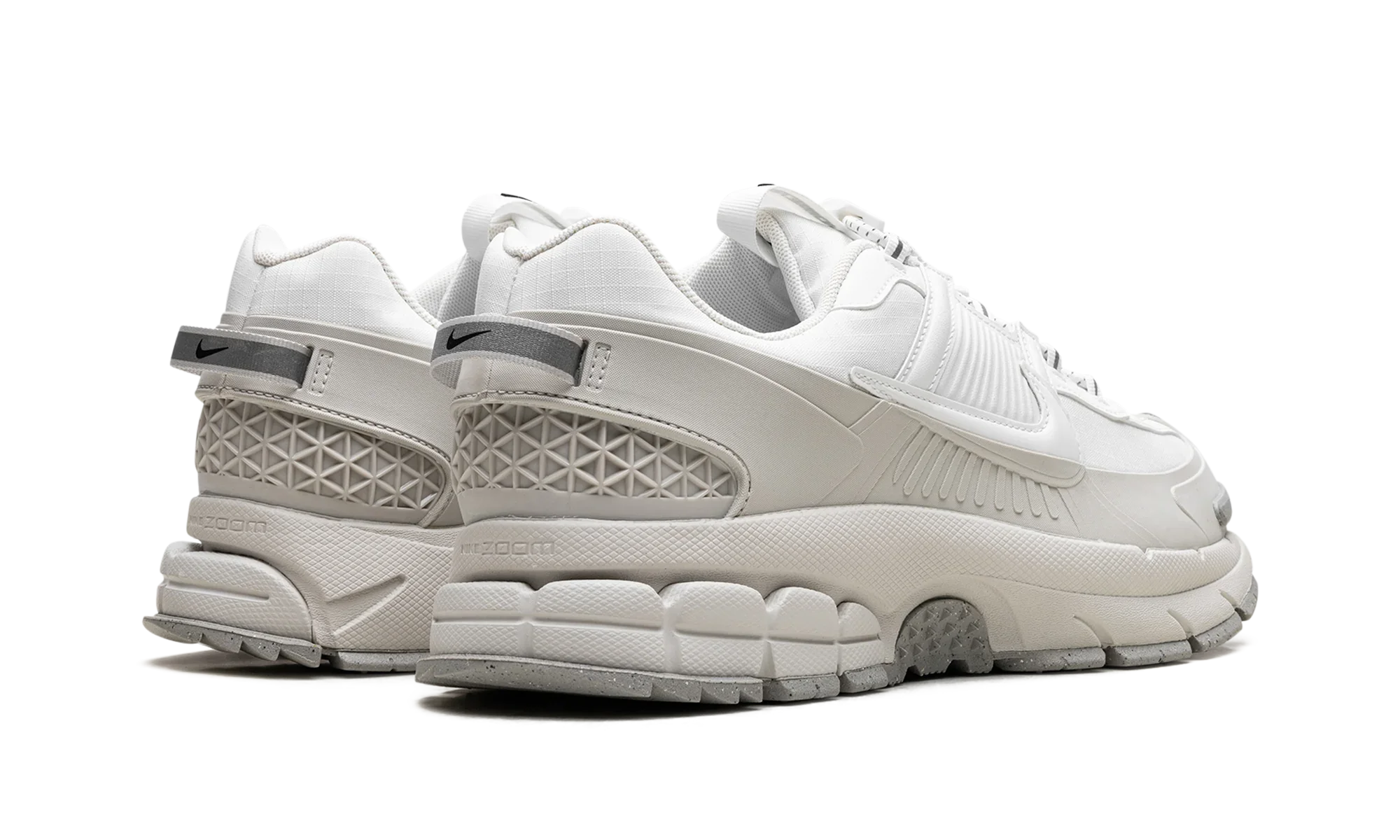 Zoom Vomero Roam "Summit White Light Bone Light Iron Ore"