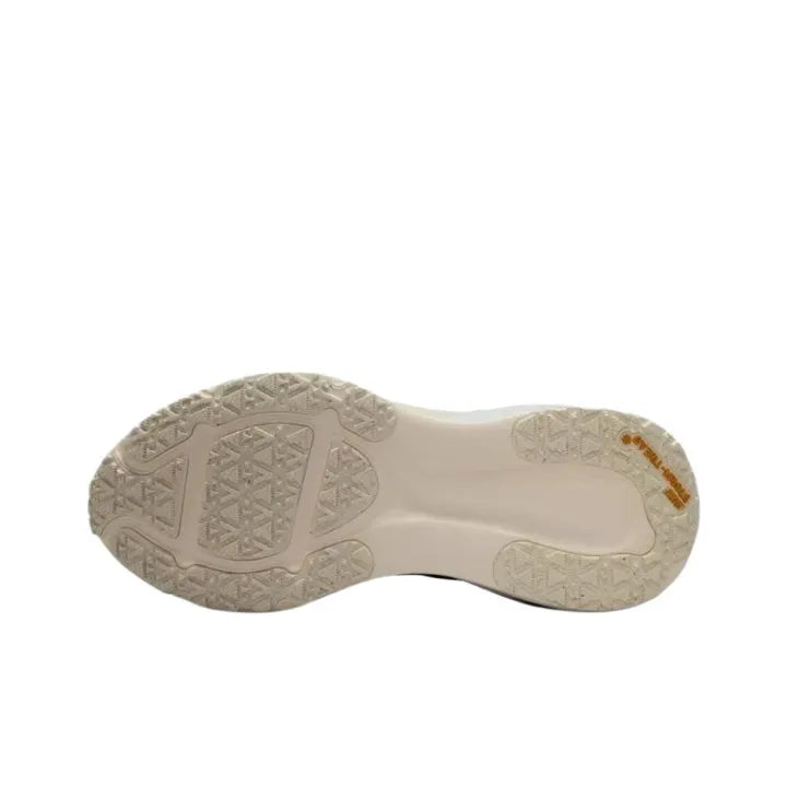 Nike Vomero 18 GORE-TEX "Off-White / Light Cream"