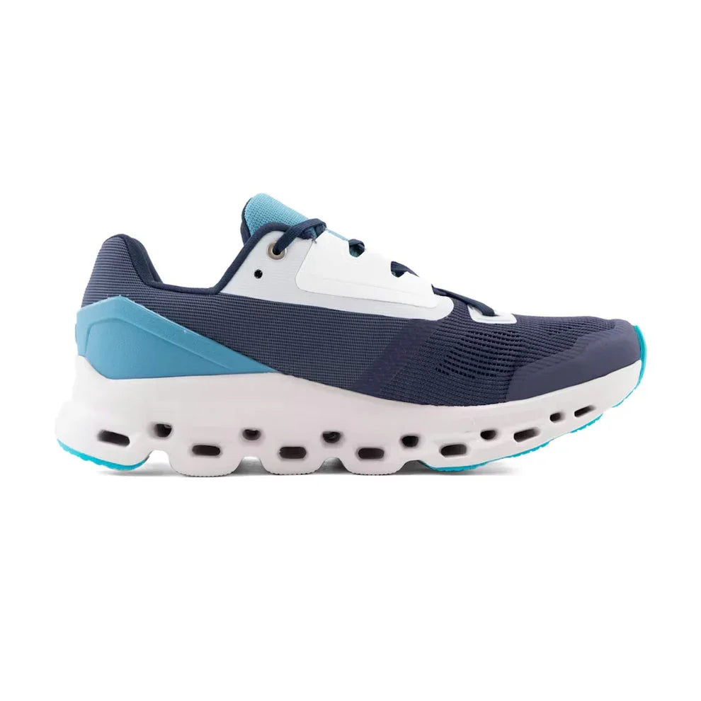 On running Cloudstratus 2"Navy blue"
