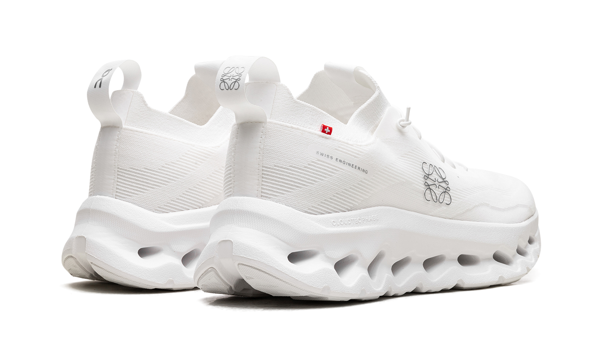 On  Running Cloudtilt "LOEWE All White"