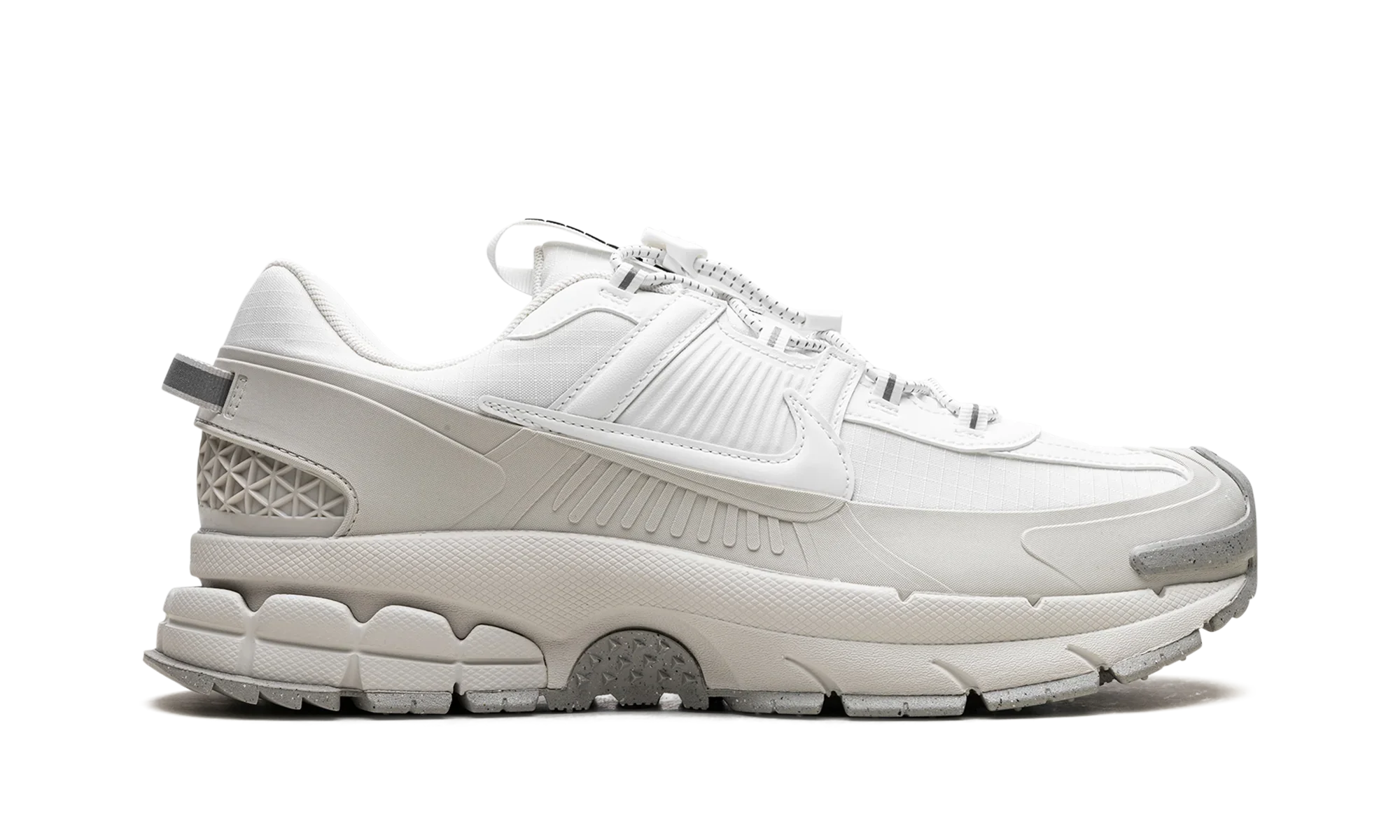 Zoom Vomero Roam "Summit White Light Bone Light Iron Ore"