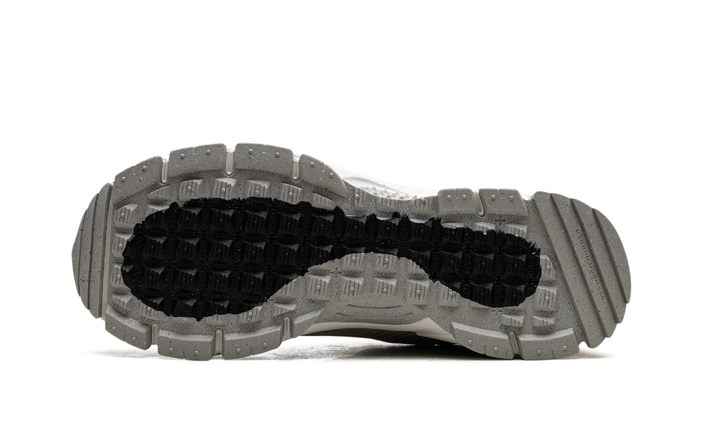 Zoom Vomero Roam "Summit White Light Bone Light Iron Ore"