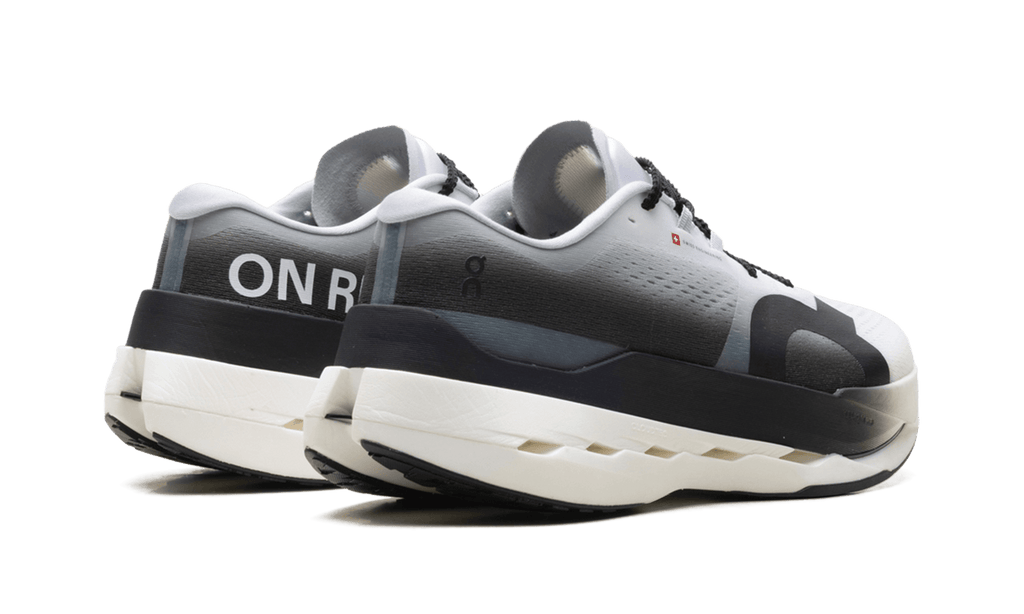 On Running Cloudboom Max "White / Black"