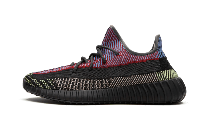 Basket colorée Yeezy Boost 350 V2 Yecheil sur semelle noire, vue latérale, sneaker tendance homme femme